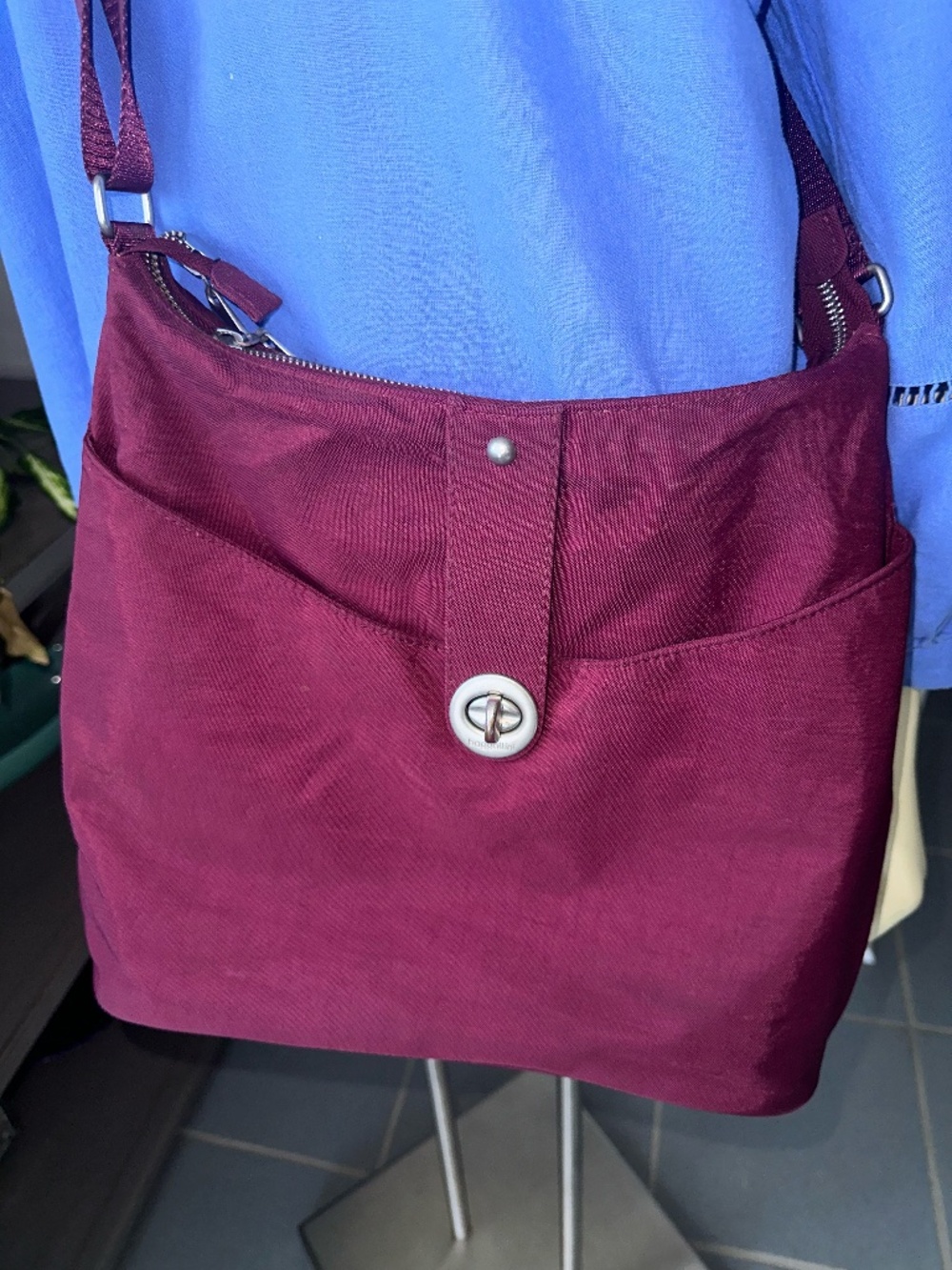 Baggallini Helsinki Travel Crossbody Purse / Shoulder Bag /Burgundy